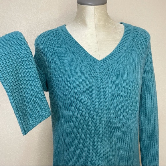 Ann Taylor Ribbed Knit V-Neck Wool Blend Sweater Small NWT - Picture 5 of 10